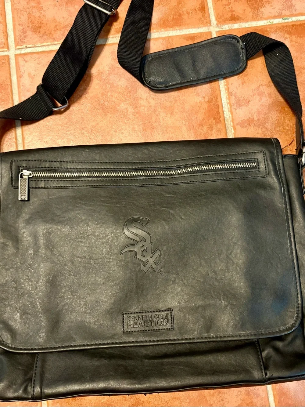 Kenneth Cole Reaction Laptop Computer Case/Bag with Sox Logo Embossed